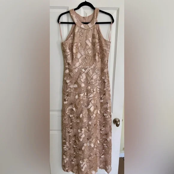 Betsy & Adam
Sequin floral
Champagne/Gold - Picture 8 of 12